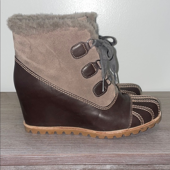 UGG Alasdair Boot - Picture 1 of 6